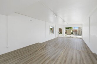 28 Lawrence St, Freshwater for lease Interior Photo- Image 2 of 4