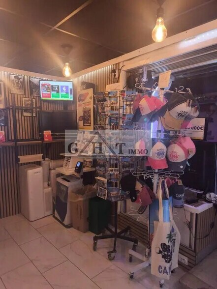 Retail in Cannes for sale - Interior Photo - Image 2 of 3