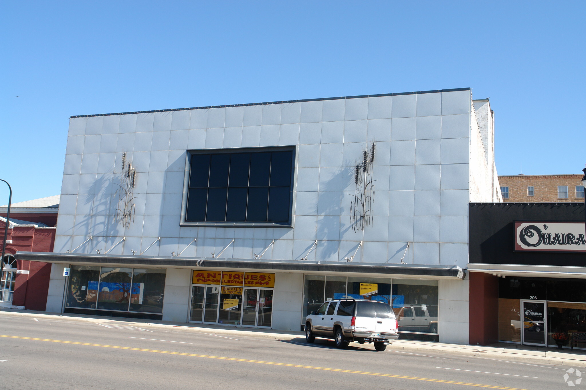 208 N Main St, Hutchinson, KS for sale Primary Photo- Image 1 of 1