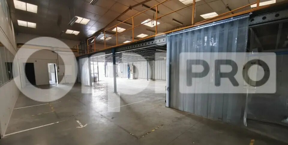 Flex in Savigny-le-Temple for lease - Interior Photo - Image 1 of 9