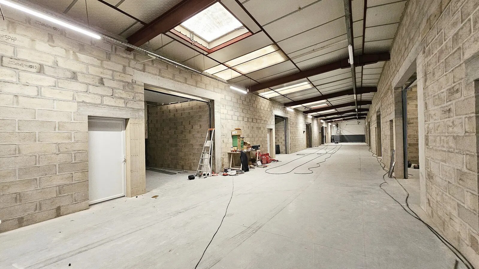 Flex in Brie-Comte-Robert for lease Interior Photo- Image 1 of 12