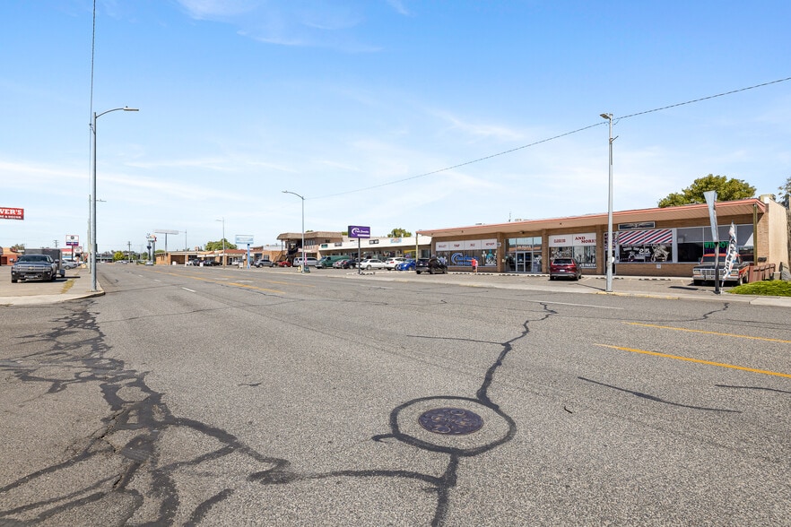 108-112 Vista Way, Kennewick, WA for sale - Primary Photo - Image 1 of 1