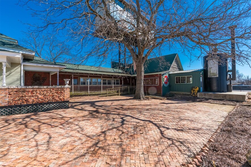 200 W I-30 Frontage Rd, Cumby, TX for sale - Building Photo - Image 1 of 79