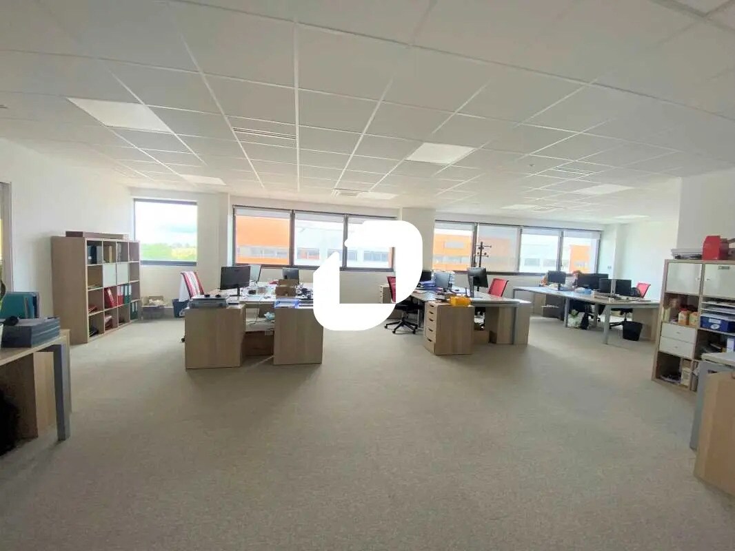 Office in Romainville for lease Interior Photo- Image 1 of 3