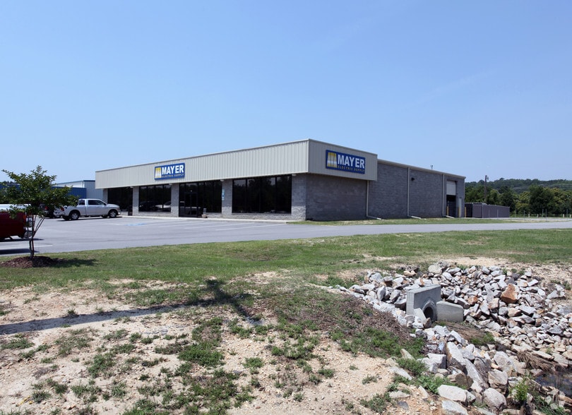 404 Chicago Dr, Fayetteville, NC for lease - Building Photo - Image 2 of 9