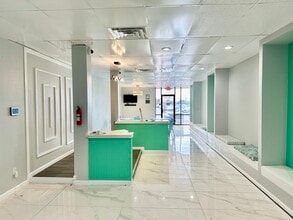 2800-2864 Thousand Oaks Dr, San Antonio, TX for lease Interior Photo- Image 2 of 2