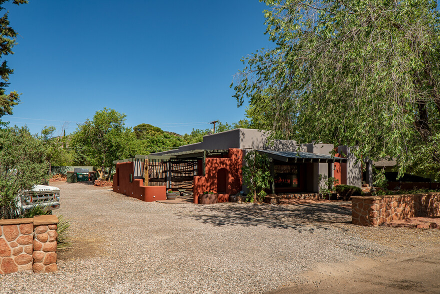 110 Oak Creek Blvd, Sedona, AZ for sale - Primary Photo - Image 1 of 66