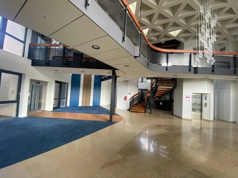 Office in for lease - Lobby - Image 3 of 5