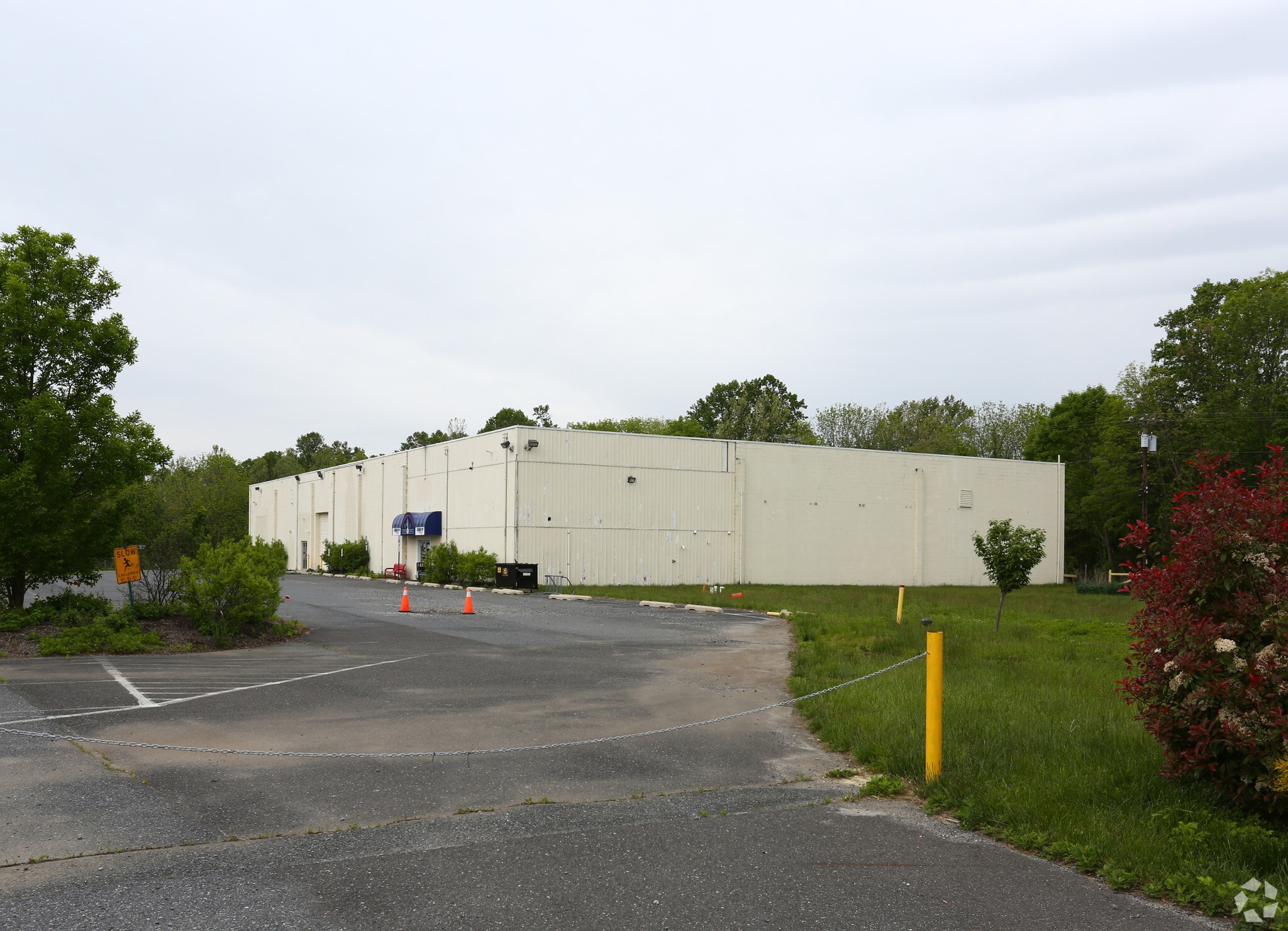 116-124 Sewell Rd portfolio of 2 properties for sale on LoopNet.com Primary Photo- Image 1 of 3