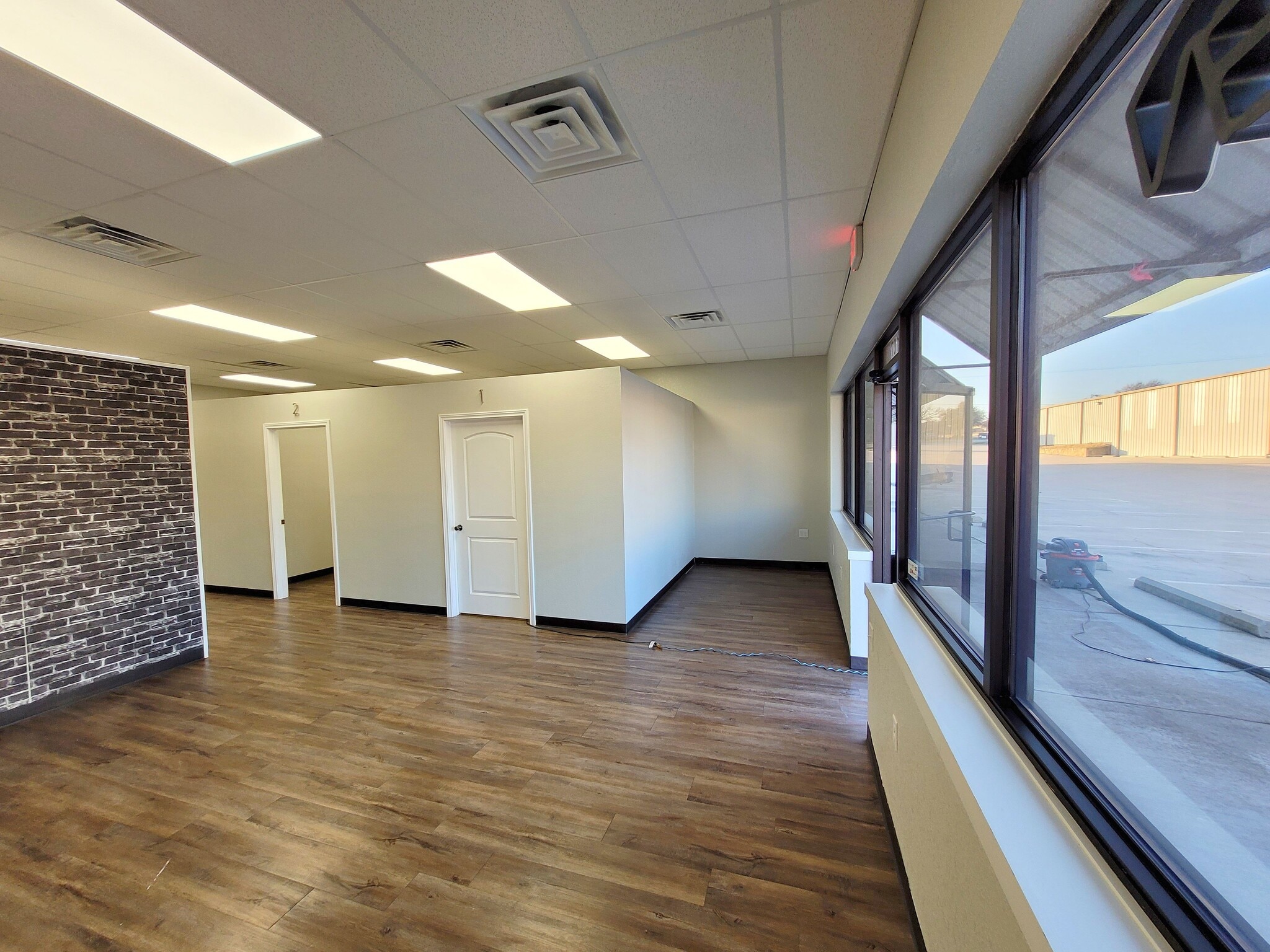 1826 N Main St, Weatherford, TX for sale Lobby- Image 1 of 1