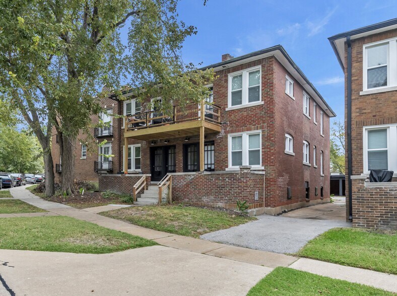 1274 Hawthorne Pl, Saint Louis, MO 63117