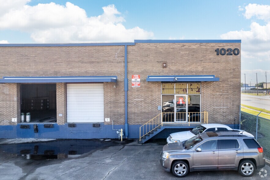1020 Lockwood Dr, Houston, TX for lease - Building Photo - Image 3 of 5