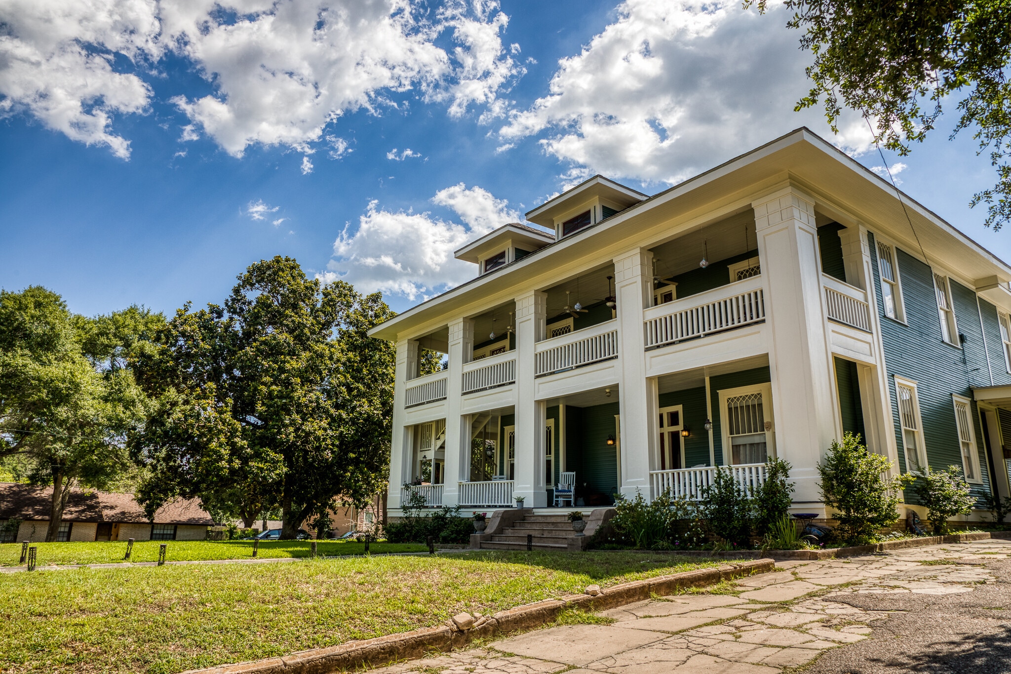 1002 S Day St, Brenham, TX 77833 Historic Holle House