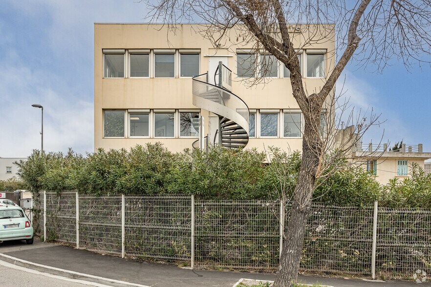 4 Rue Henri Et Antoine Maurras, Marseille for sale - Building Photo - Image 2 of 3