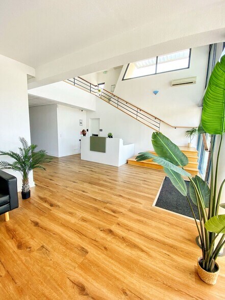 Office in Bruges for lease - Building Photo - Image 3 of 7