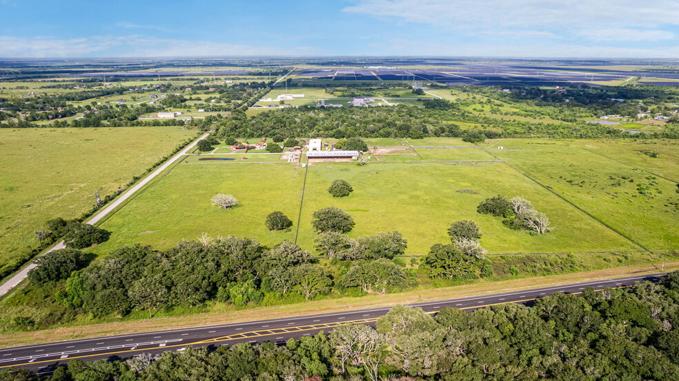 1226 County Road 201A, Angleton, TX for sale - Building Photo - Image 2 of 38