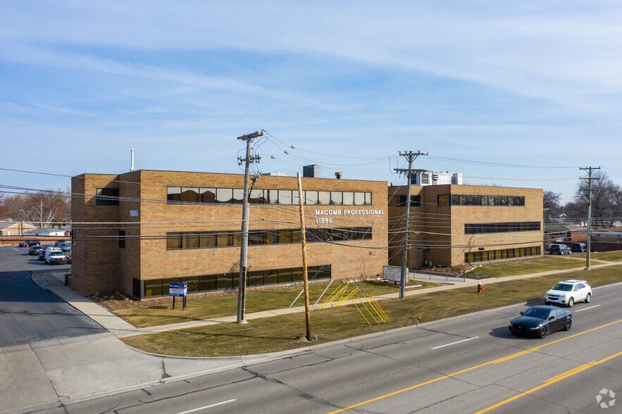 11885 12 Mile Rd, Warren, MI for lease - Building Photo - Image 3 of 11