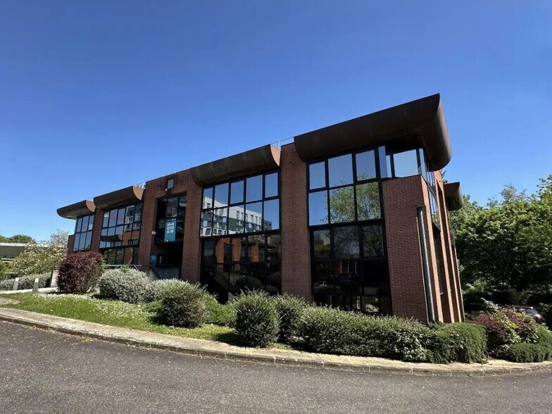 Office in Labège for lease - Building Photo - Image 1 of 16
