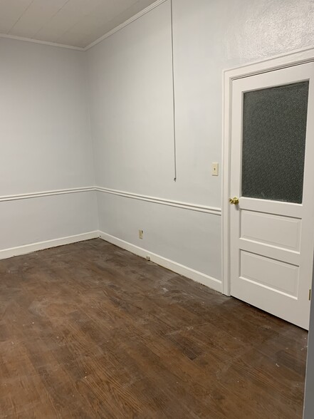 100-102 E Main St, Georgetown, KY for lease - Interior Photo - Image 3 of 4