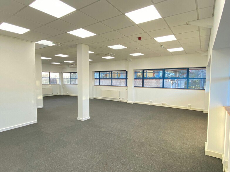 Avro Ct, Huntingdon for lease - Building Photo - Image 3 of 9