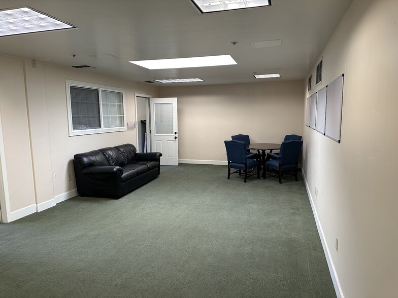 144 Walnut Ave, Santa Cruz, CA for lease - Interior Photo - Image 2 of 4