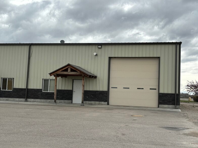 659 N Yellowstone Hwy, Rigby, ID for lease - Building Photo - Image 2 of 10