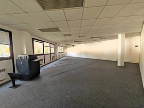 10 Allée Hendrik Lorentz, Champs-sur-Marne for lease Interior Photo- Image 1 of 4