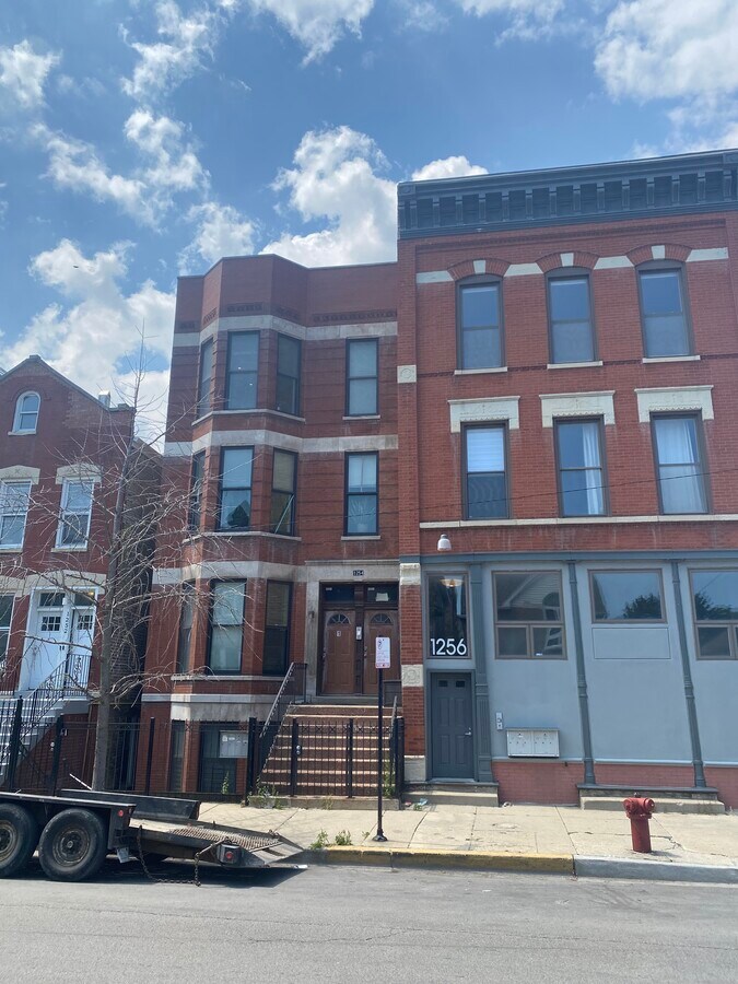 1254 N Cleaver St, Chicago, IL 60642