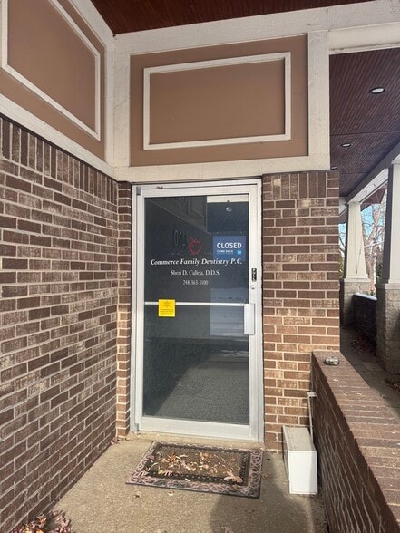 2400 Union Lake Rd, Commerce Township, MI for lease - Building Photo - Image 3 of 7