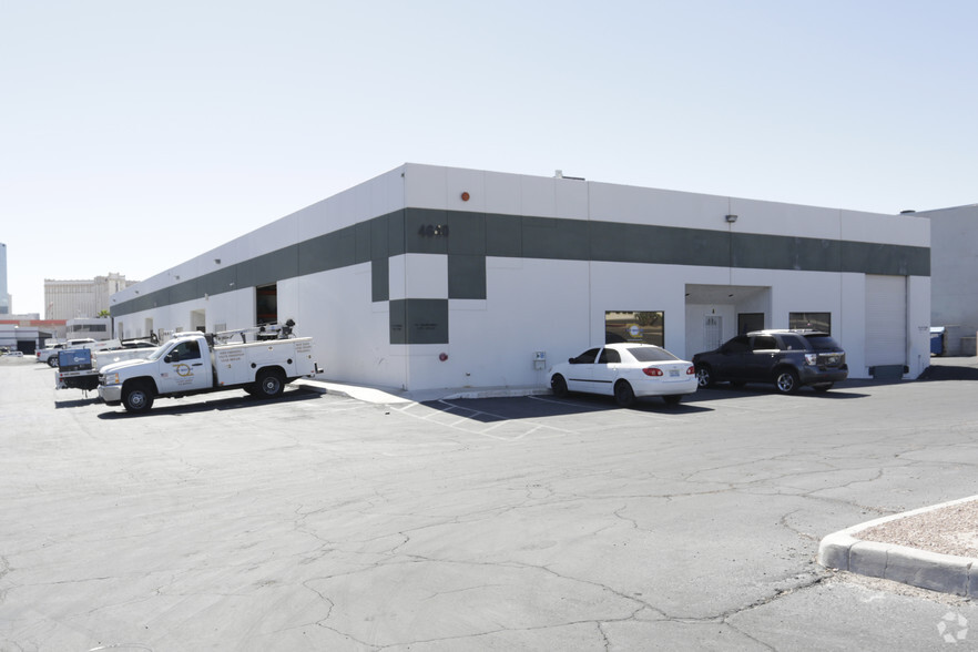 4640 S Valley View Blvd, Las Vegas, NV for lease - Primary Photo - Image 1 of 6