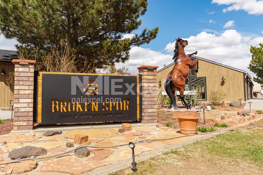 995 E 24 sr, Torrey, UT for sale - Primary Photo - Image 1 of 10