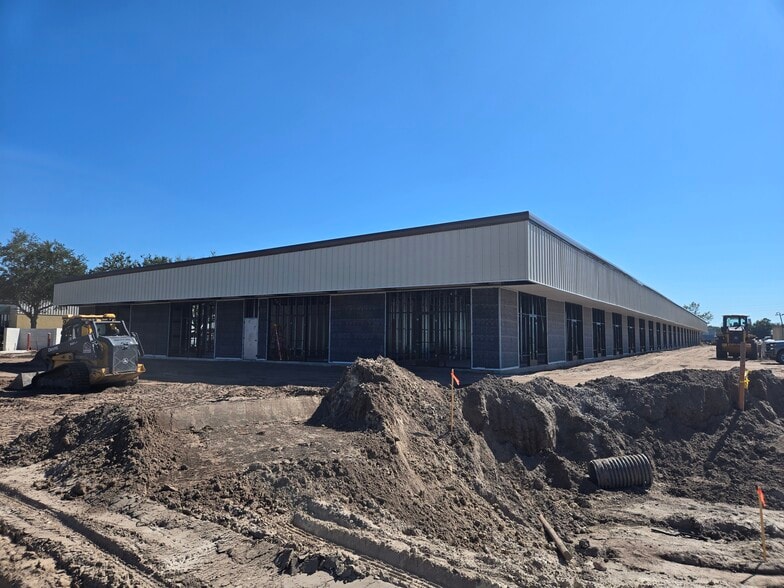 2501 Old Dixie Hwy, Kissimmee, FL for lease - Construction Photo - Image 1 of 5