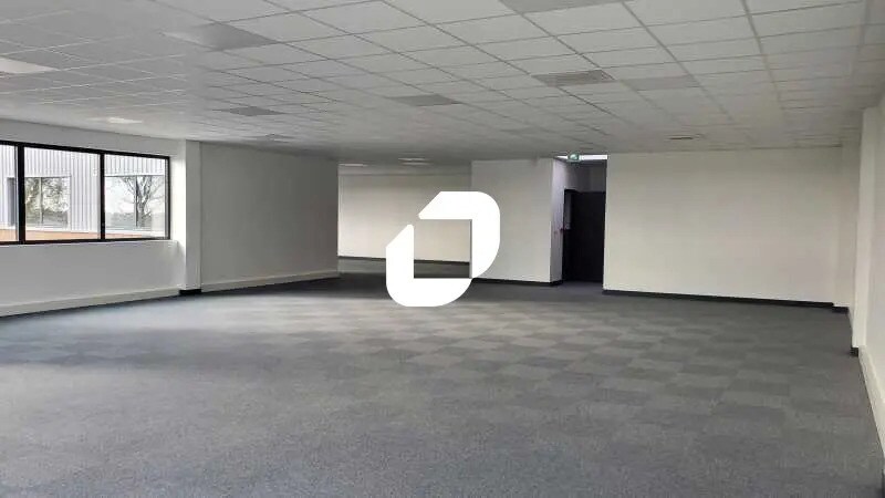 Office in Viarmes for lease - Interior Photo - Image 3 of 4