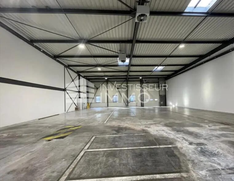 Office in La Courneuve for lease - Interior Photo - Image 3 of 5