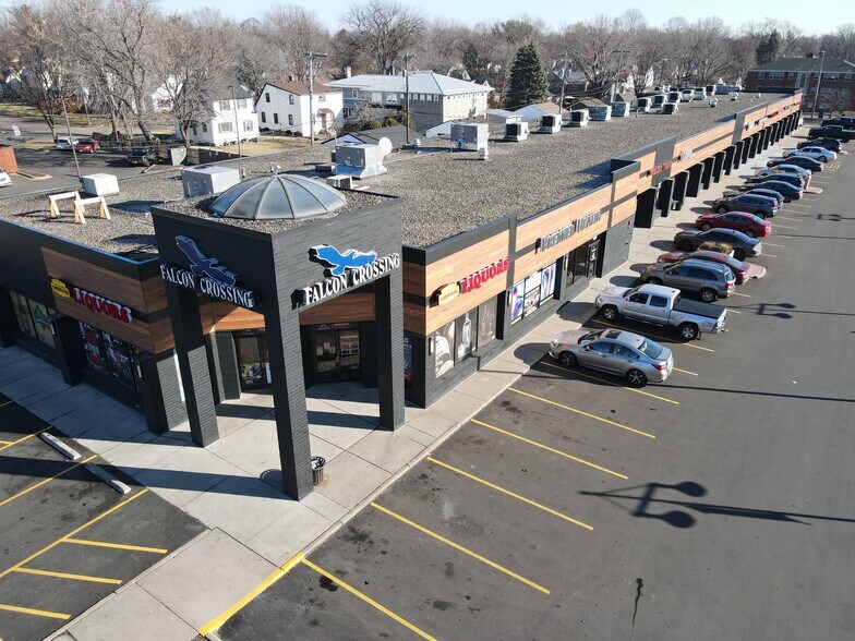 1533-1559 W Larpenteur Ave, Falcon Heights, MN for lease - Building Photo - Image 1 of 5