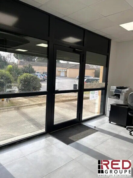 Retail in Aix-en-Provence for lease - Building Photo - Image 2 of 6