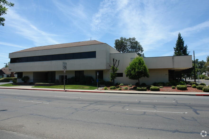 311-317 W Noble Ave, Visalia, CA for lease - Building Photo - Image 3 of 10