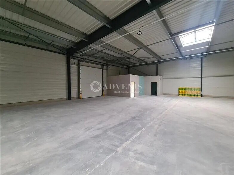 Flex in Flévy for lease - Building Photo - Image 1 of 11