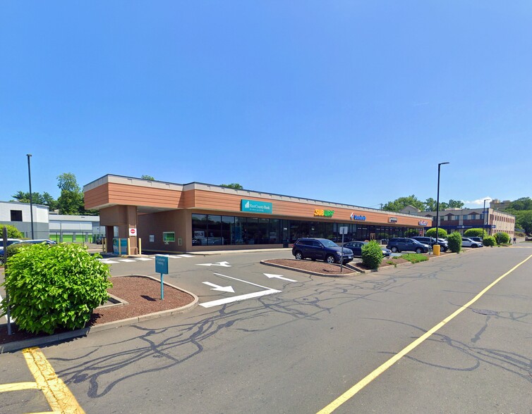 2000 W Main St, Stamford, CT for lease - Building Photo - Image 3 of 6