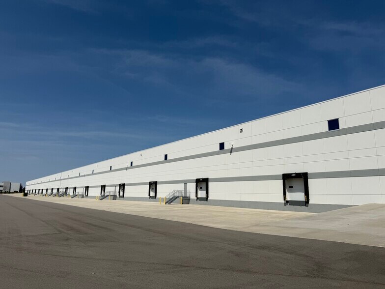 5225 Dean Lakes Blvd, Shakopee, MN for sale - Building Photo - Image 2 of 4