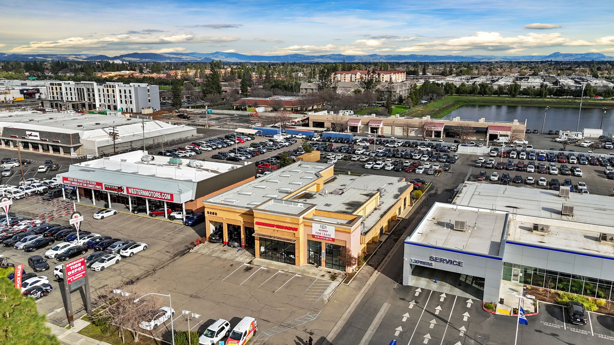 5262 N Blackstone Ave, Fresno, CA for lease Building Photo- Image 1 of 12