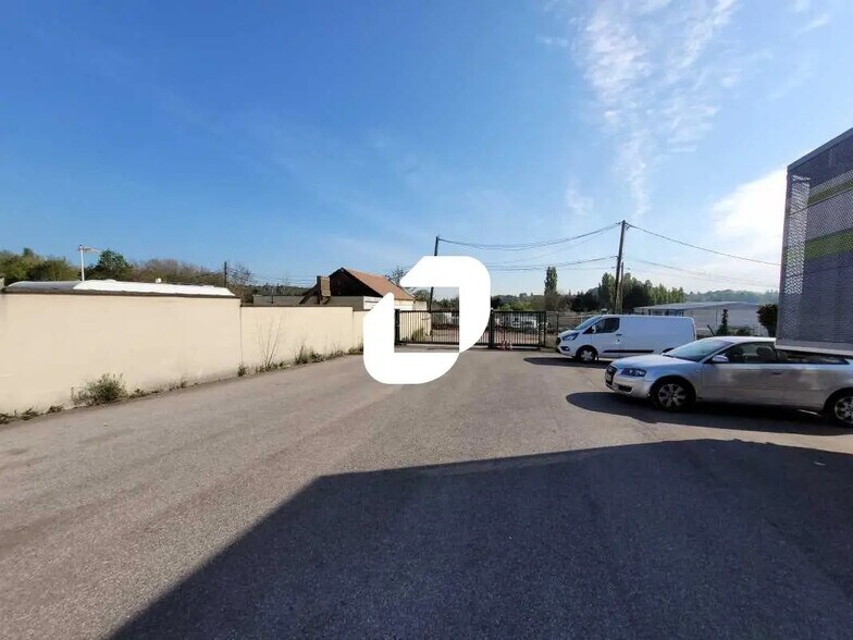 Flex in Linas for sale - Building Photo - Image 2 of 14