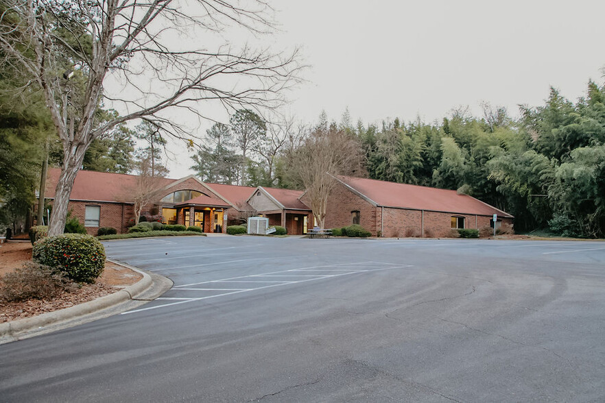 195 W Illinois Ave, Southern Pines, NC for sale - Primary Photo - Image 1 of 1