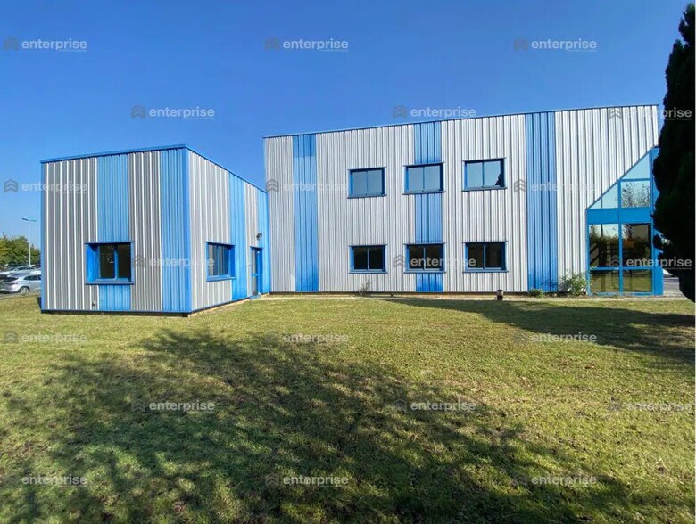 Office in Allonne for lease - Building Photo - Image 2 of 2