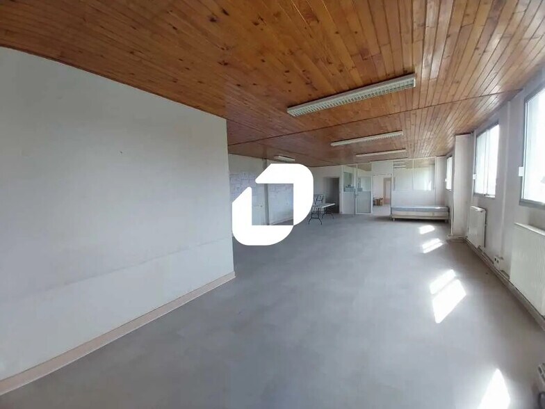 Office in BOISSY-L'AILLERIE for lease - Interior Photo - Image 1 of 9