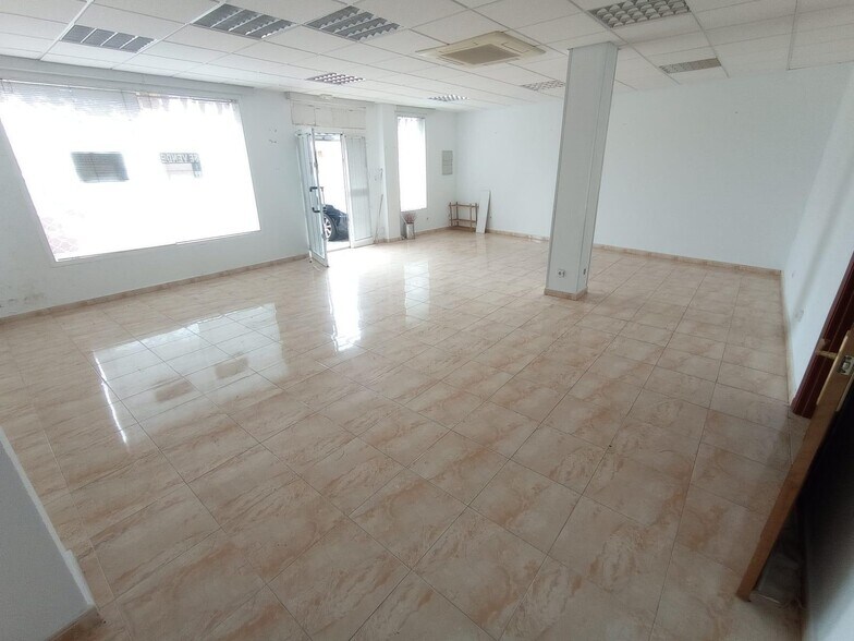 Retail in Cáceres, Cáceres for sale - Building Photo - Image 3 of 6