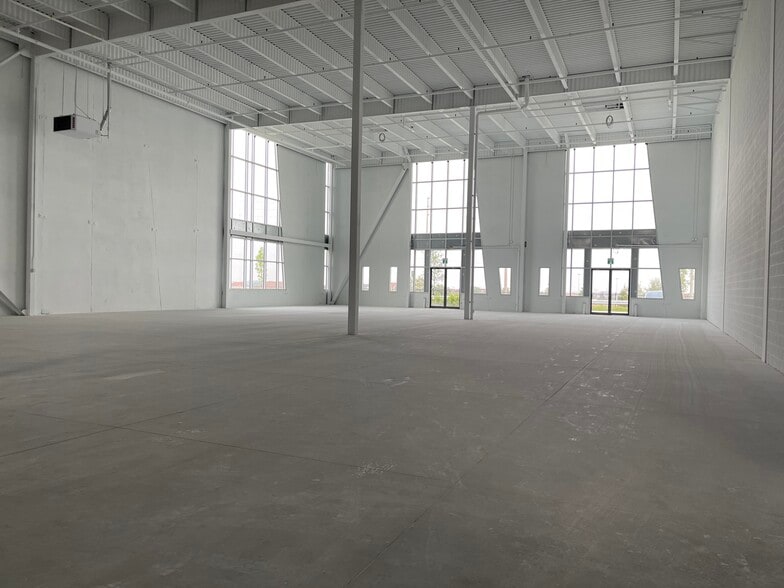 20 Newkirk Ct, Brampton, ON for sale - Interior Photo - Image 3 of 6