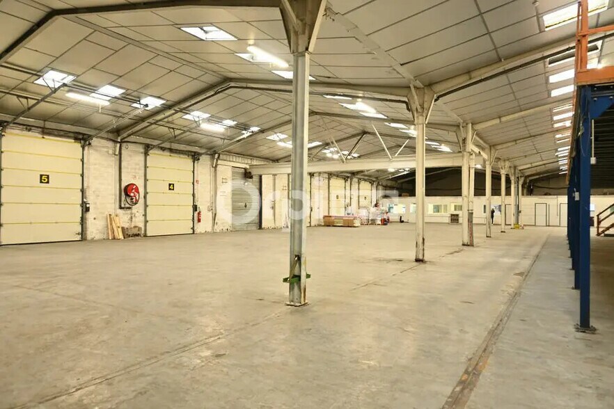 Industrial in Saint-Priest for lease - Interior Photo - Image 2 of 8