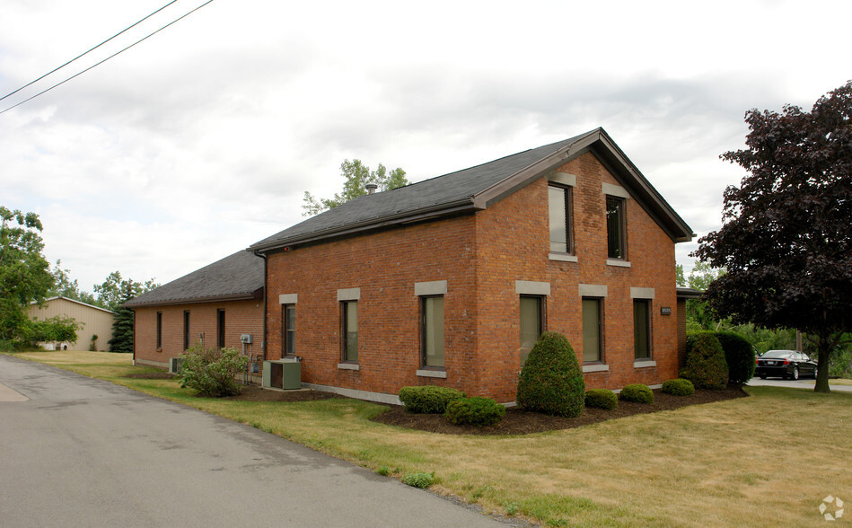 8680 Main St, Williamsville, NY for lease - Building Photo - Image 2 of 4