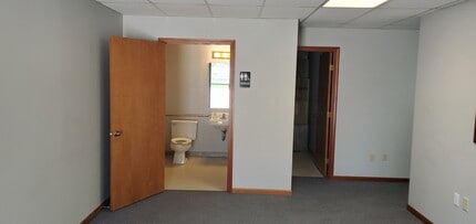 910-916 Huber Dr, Monroe, MI for lease Interior Photo- Image 2 of 17
